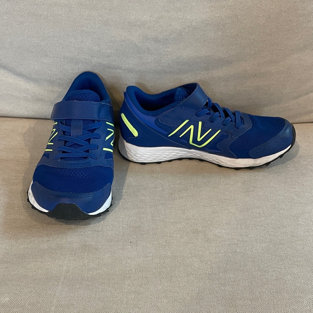 New Balance 650 Boys Sneakers in Blue with Neon Accents. Sz 1.5 XW
